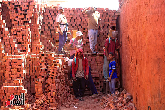 نقل الطوب الى السيارات نقل الطوب الى السيارات