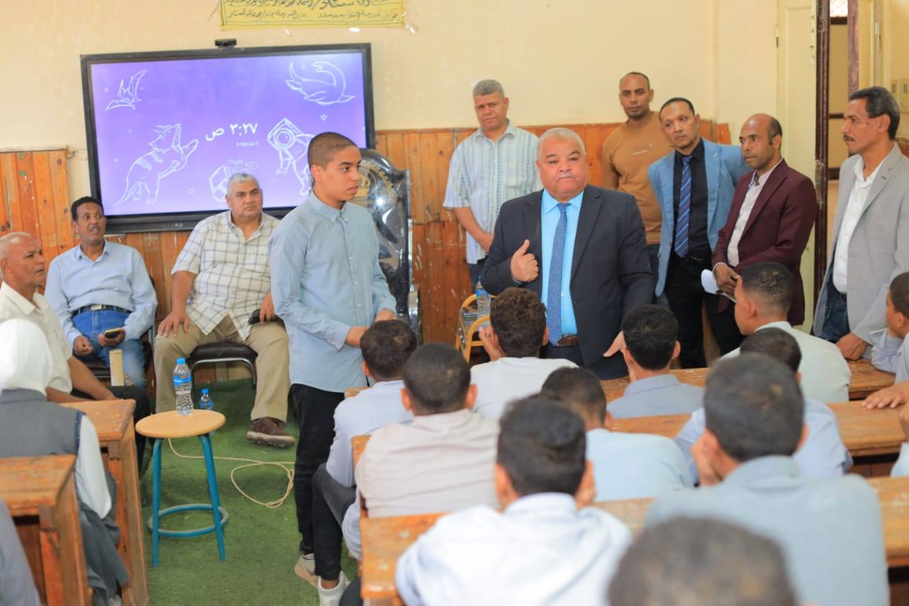 لعقد لقاء مفتوح مع طلاب الثانوية العامة حول نظام البكالوريا لعقد لقاء مفتوح مع طلاب الثانوية العامة حول نظام البكالوريا