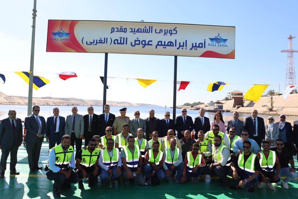 أسامة ربيع ومحافظ الإسماعيلية يشهدان افتتاح كوبرى الشهيد أمير عوض الله العائم (1)