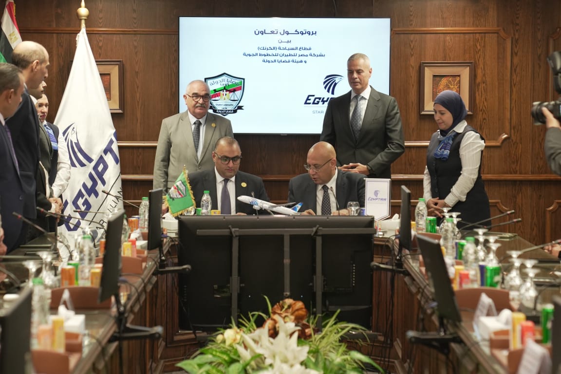 رئيس هيئة قضايا الدولة يزور وزير الطيران (5)