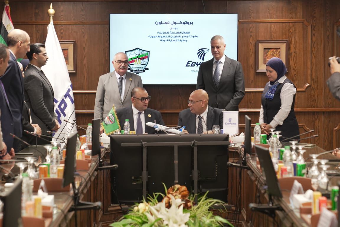 رئيس هيئة قضايا الدولة يزور وزير الطيران (2)