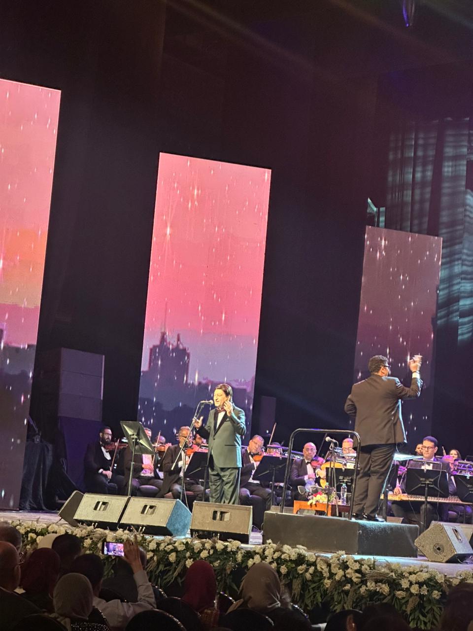 محمد الحلو يفتتح فقرته في حفل الأوبرا بأغنيتي يا بوي وأهيم شوقا والجمهور وحشتنا (4)