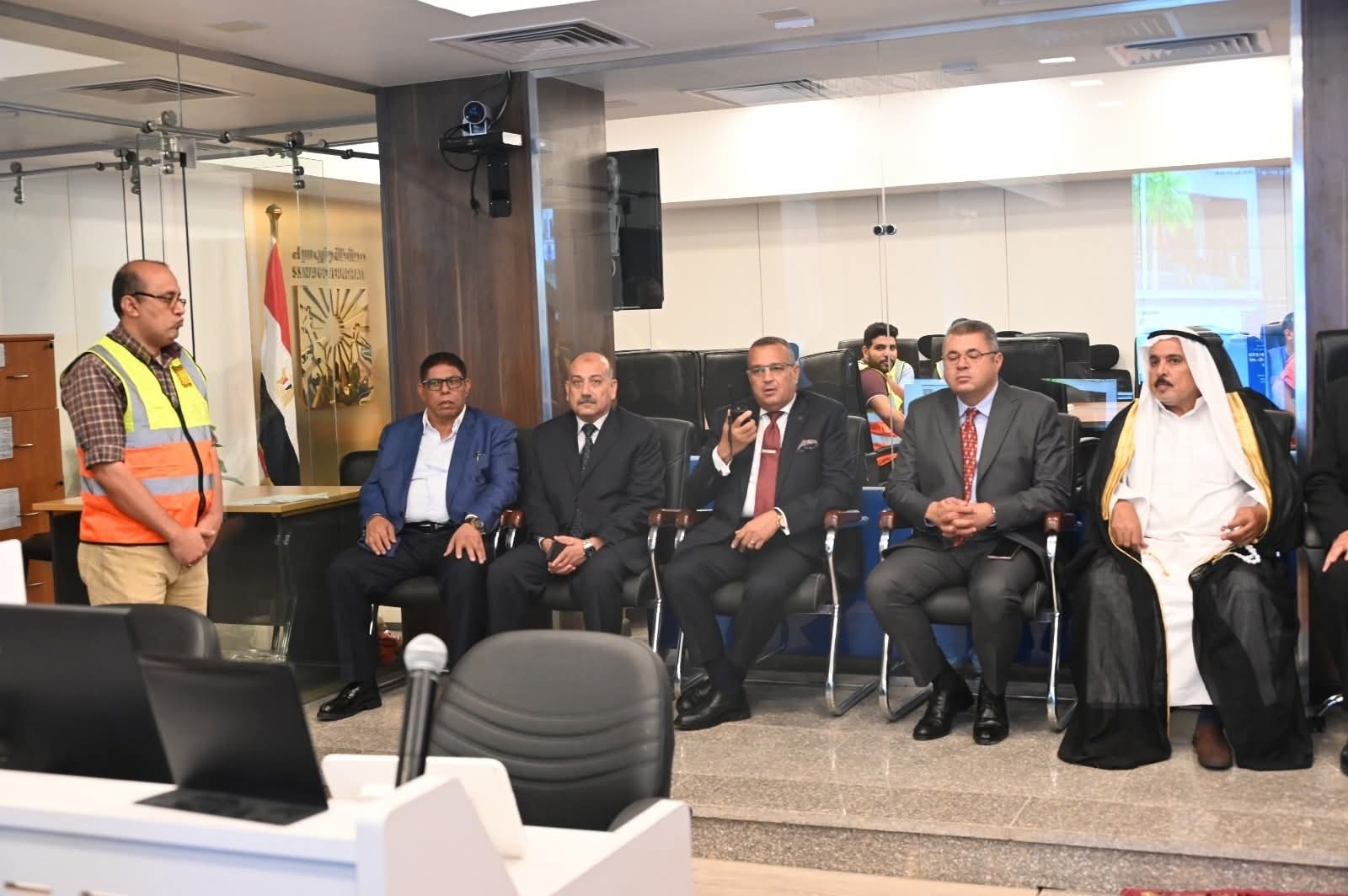 محافظ جنوب سيناء يتفقد الشبكة الوطنية للطوارئ والسلامة (2)