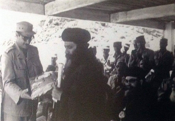 البابا شنودة مع الجنود على الجبهة البابا شنودة مع الجنود على الجبهة