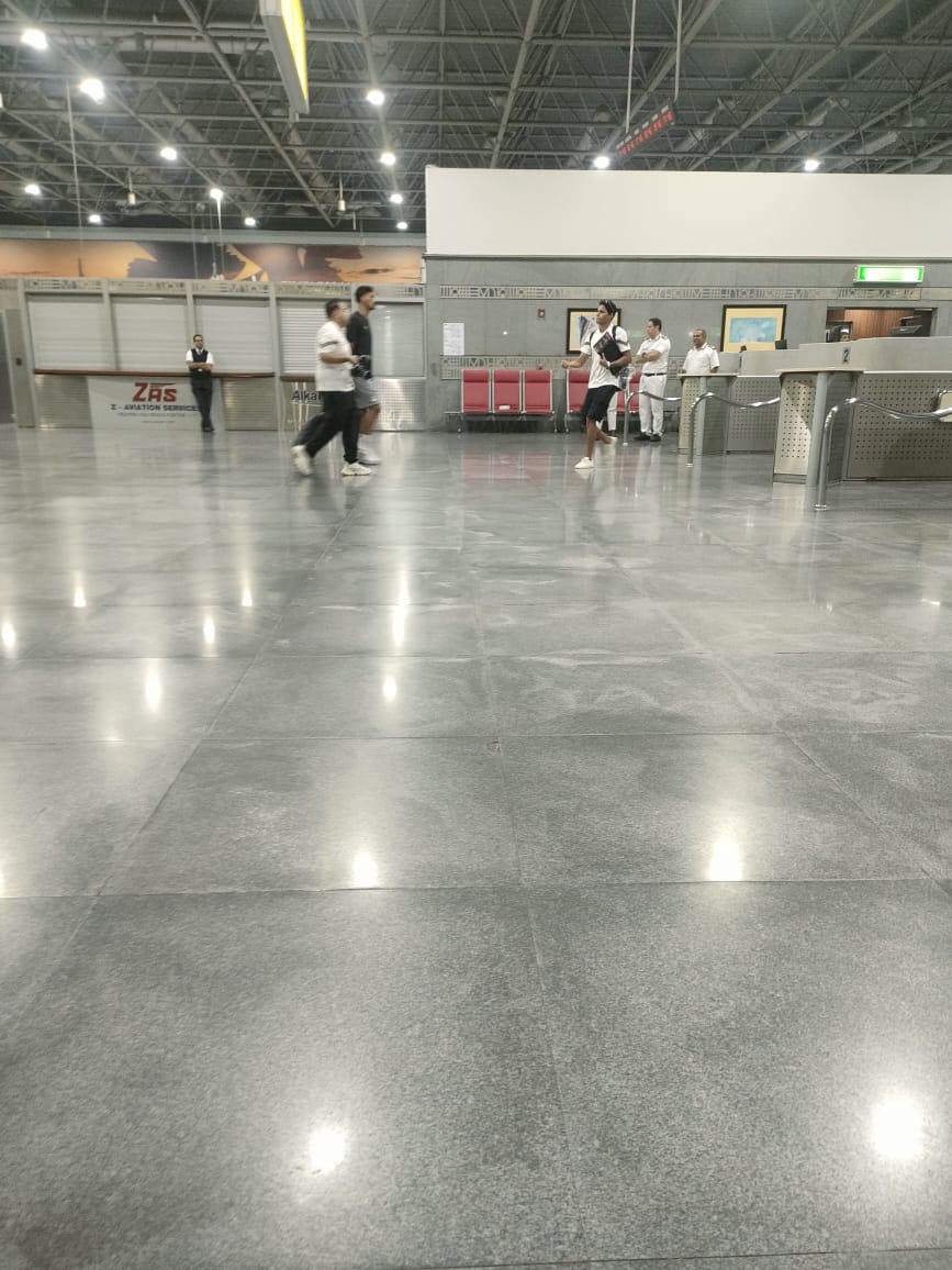 المنتخب في المطار قبل السفر غلي المغرب