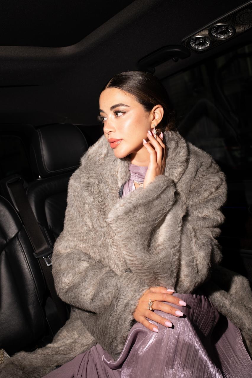 اطلالة يارا السكرى فى اسبوع الموضة بباريس