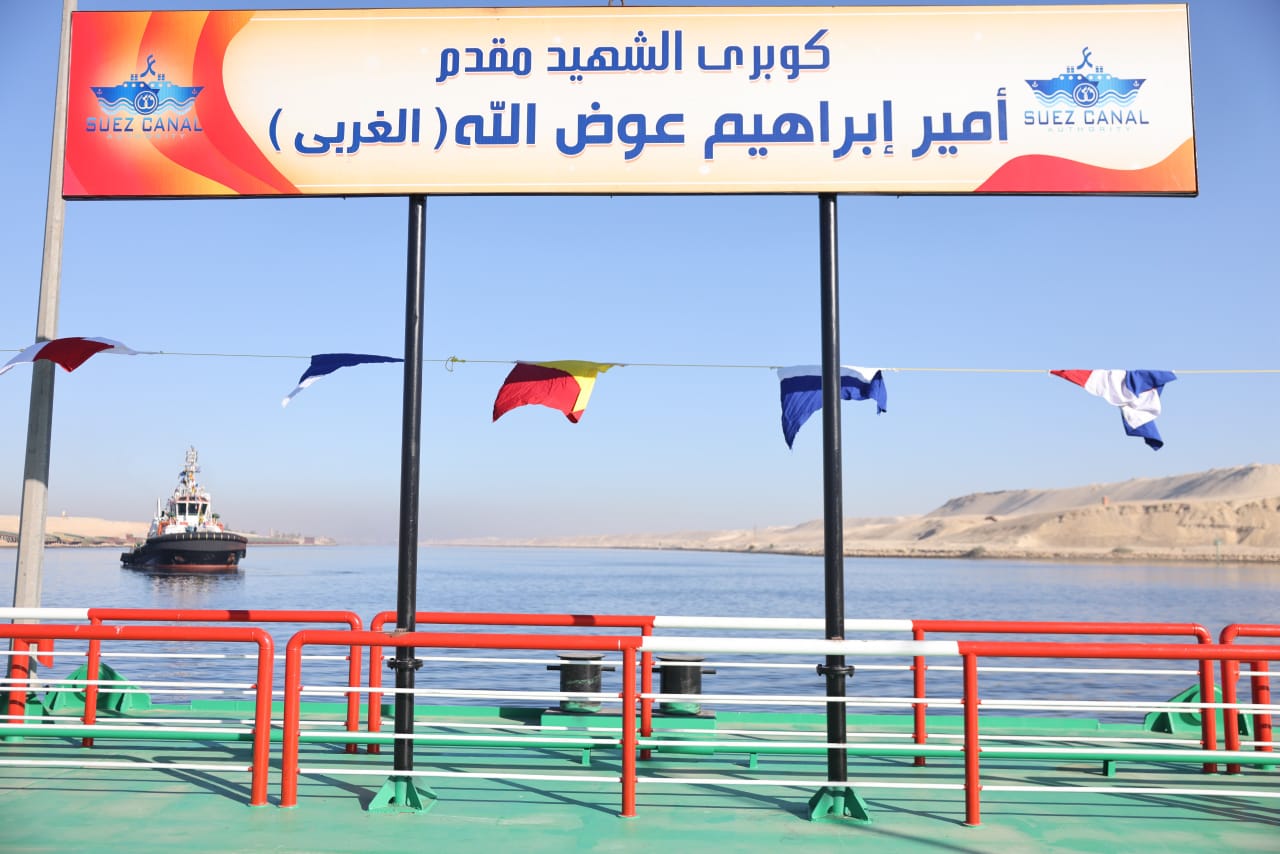 أسامة ربيع ومحافظ الإسماعيلية يشهدان افتتاح كوبرى الشهيد أمير عوض الله العائم (2)