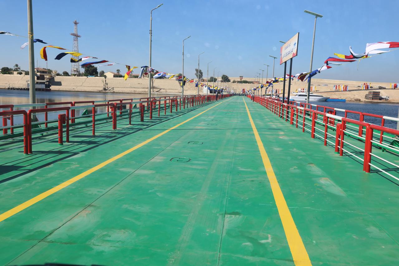 أسامة ربيع ومحافظ الإسماعيلية يشهدان افتتاح كوبرى الشهيد أمير عوض الله العائم (3)