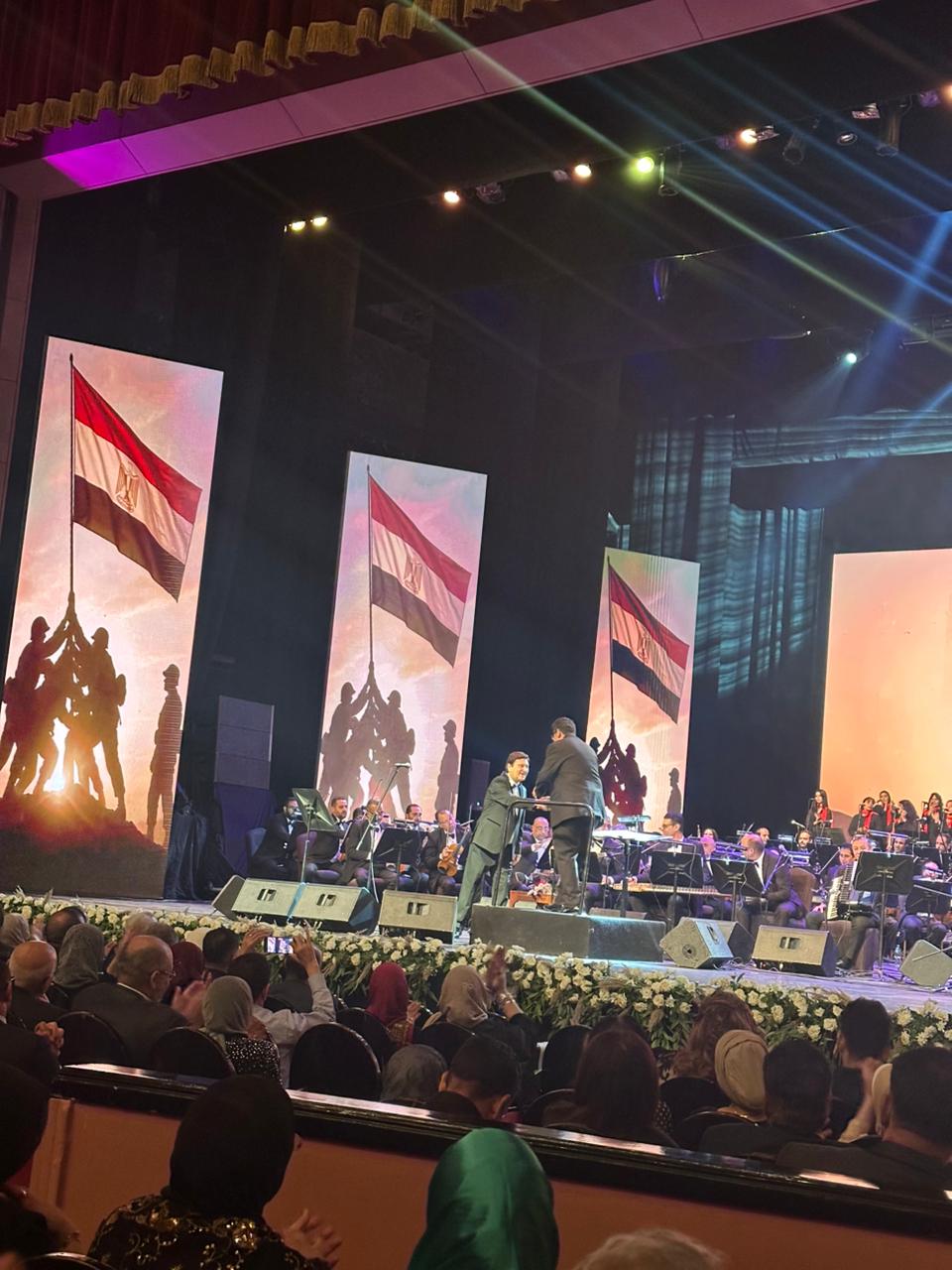 محمد الحلو يفتتح فقرته في حفل الأوبرا بأغنيتي يا بوي وأهيم شوقا والجمهور وحشتنا (1)