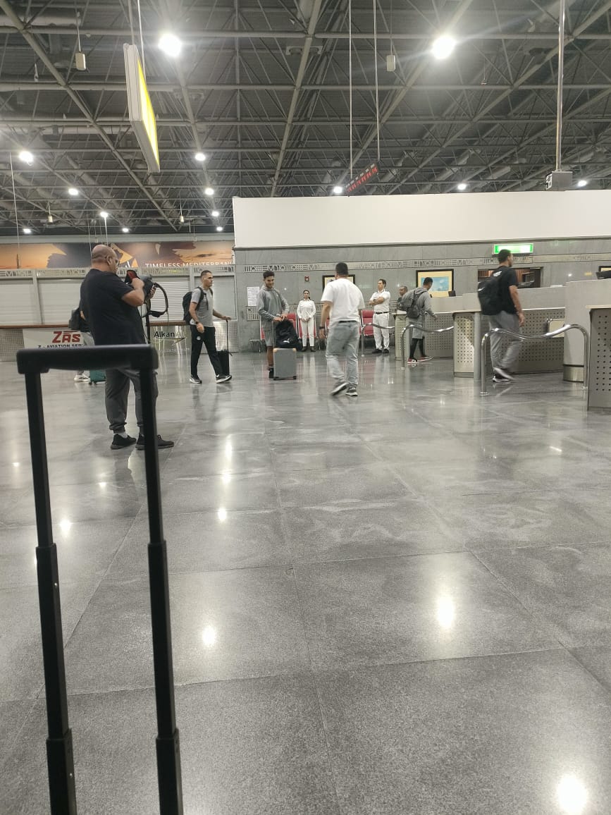 المنتخب في مطار القاهرة