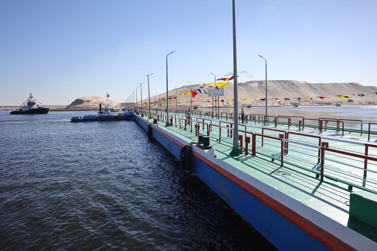 أسامة ربيع ومحافظ الإسماعيلية يشهدان افتتاح كوبرى الشهيد أمير عوض الله العائم (4)