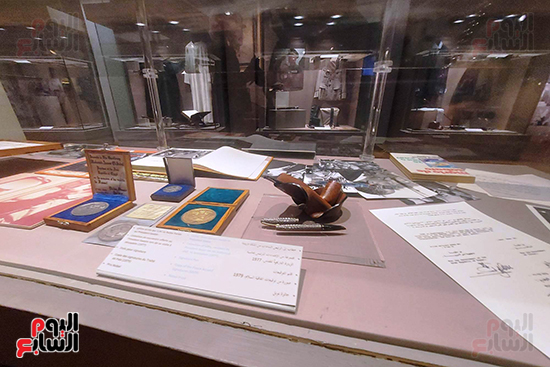 البايب-و-القلم-الخاص-بالرئيس-الراحل