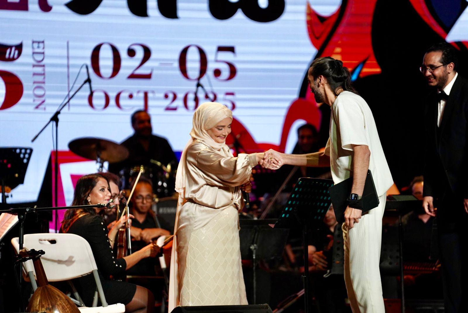 عايدة الأيوبي تشعل حفل ختام هي الفنون بالجامعة الأمريكية (2)