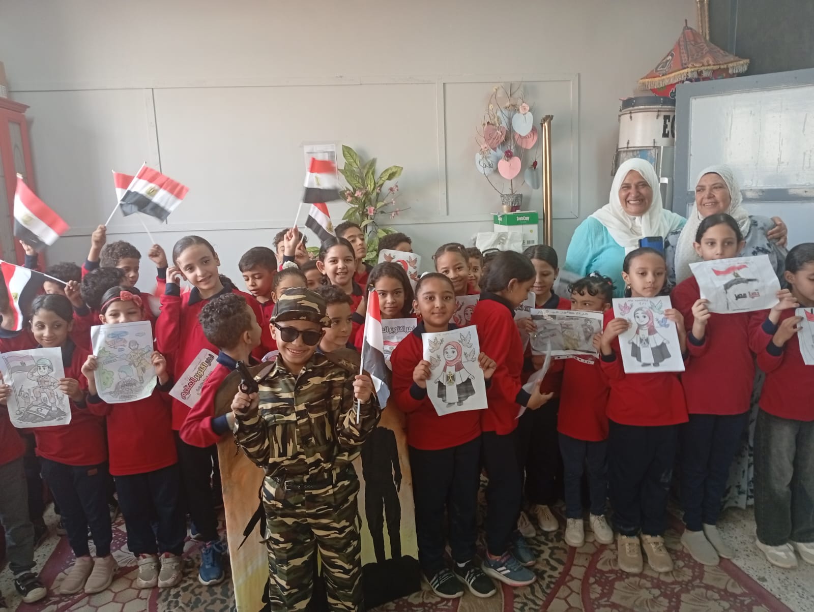 الطلاب يحتفلون بذكرى نصر أكتوبر الطلاب يحتفلون بذكرى نصر أكتوبر