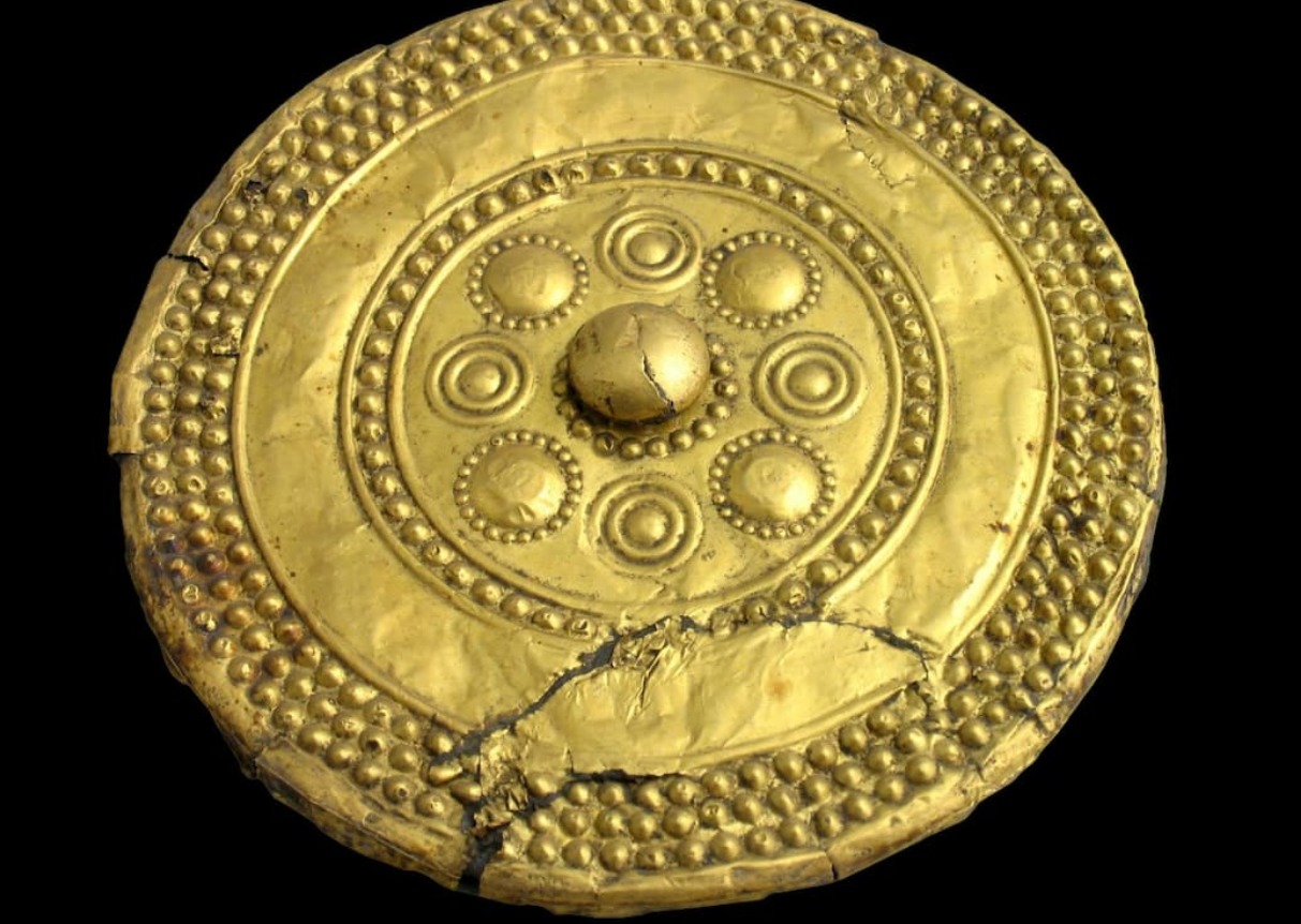 قرص ذهبى من العصر البرونزى قرص ذهبى من العصر البرونزى
