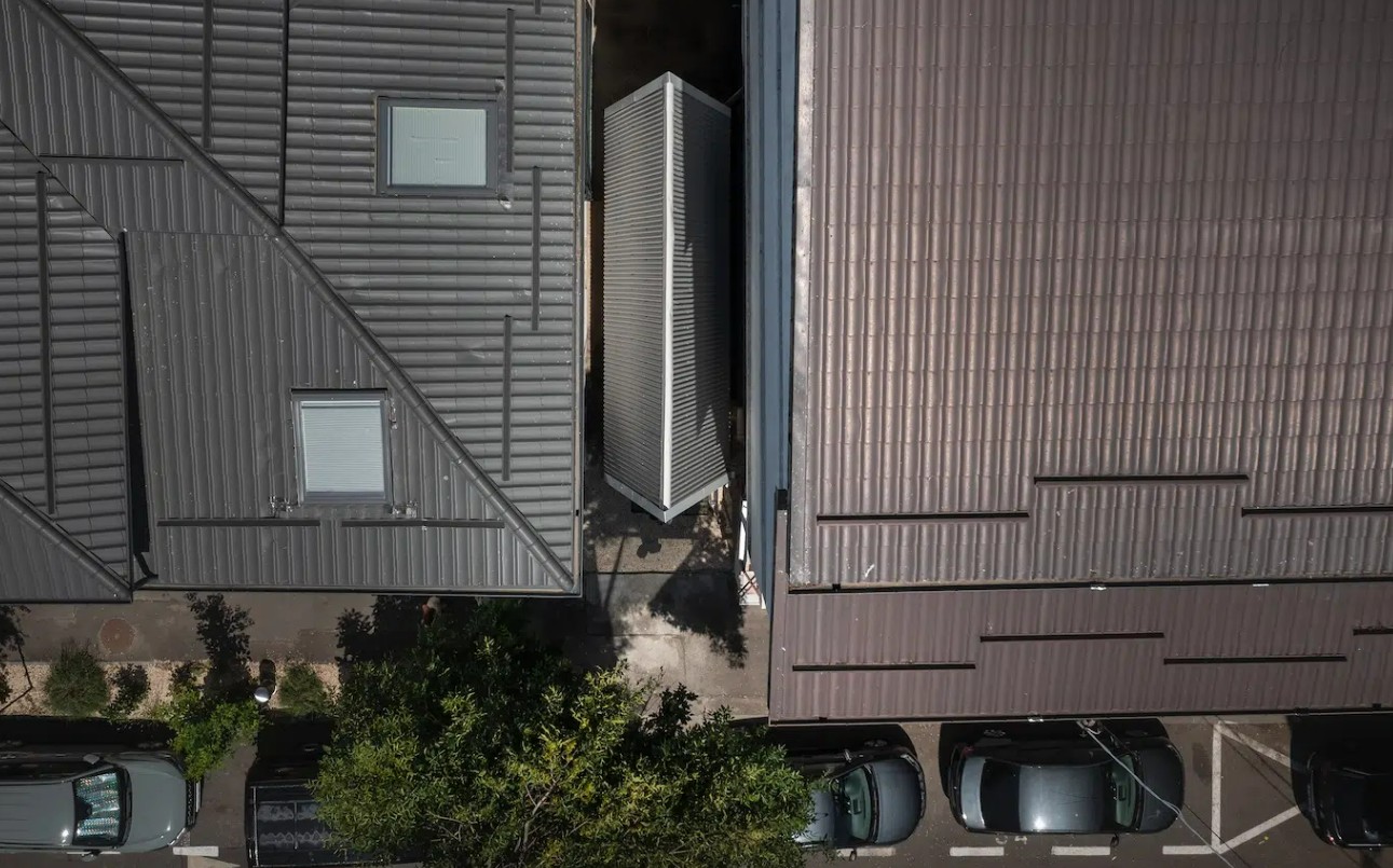 المقهى من الاعلى بين المباني الأثرية المقهى من الاعلى بين المباني الأثرية