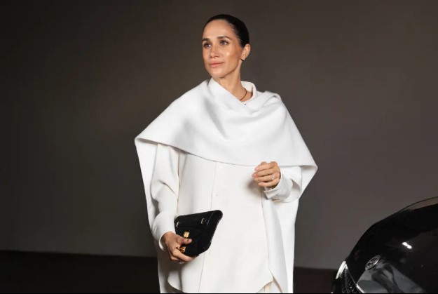 ميجان ماركل تخطف الأضواء في أسبوع الموضة بباريس