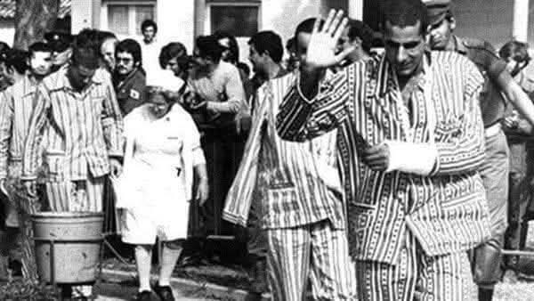 الأسري الإسرائيليون بالبيجامات الكاستور الأسري الإسرائيليون بالبيجامات الكاستور