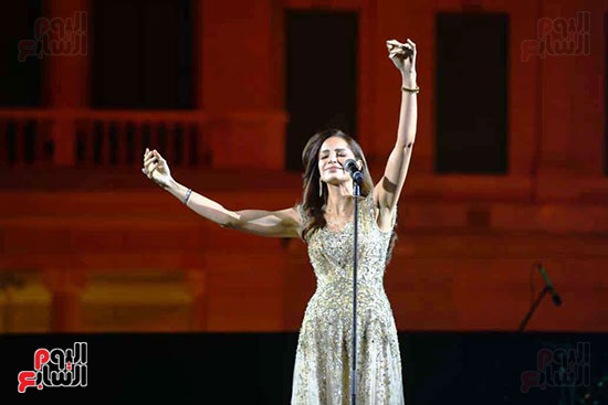 أمال ماهر تتألق