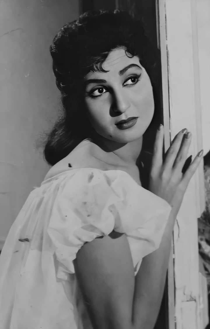 الفنانة نعيمة عاكف الفنانة نعيمة عاكف