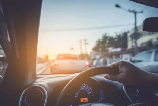 استخدام اشارات السيارة