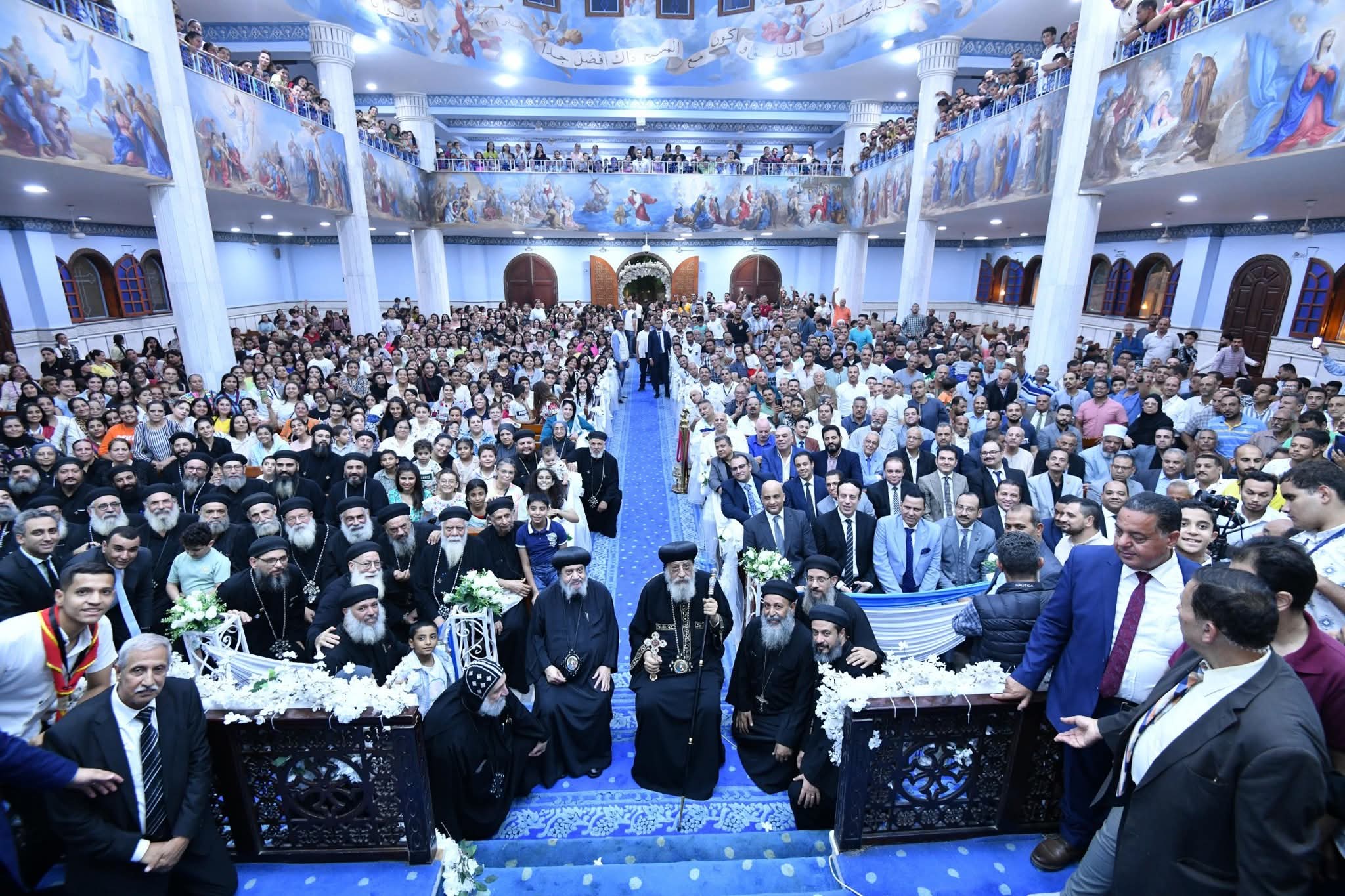 البابا تواضروس الثانى يزور إيبارشية أبوتيج للأقباط الأرثوذكس