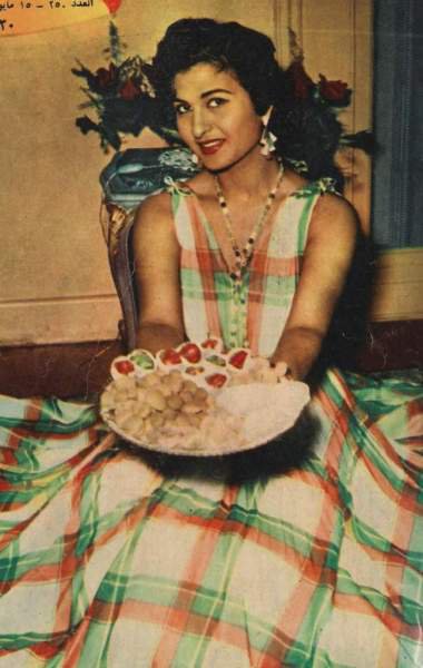 الفنانة نعيمة عاكف الفنانة نعيمة عاكف