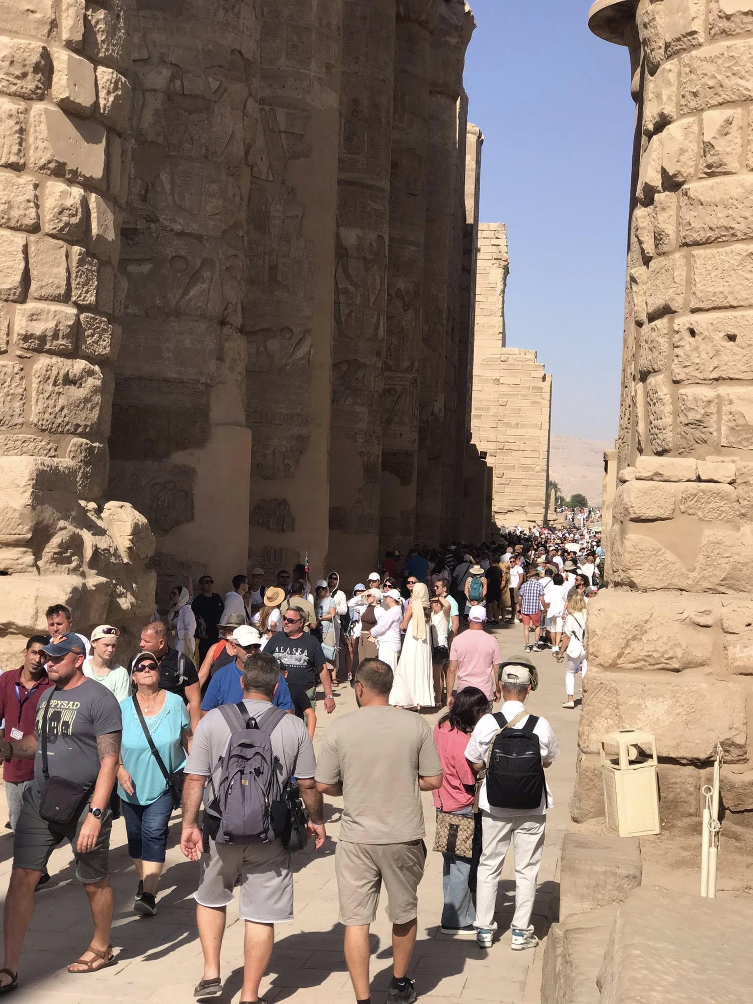توافد سياح العالم فى معابد الكرنك
