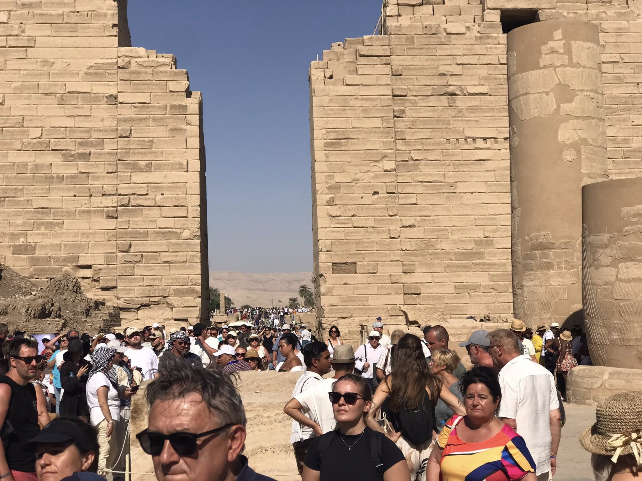 التوافد السياحى الكبير فى معابد الأقصر التوافد السياحى الكبير فى معابد الأقصر