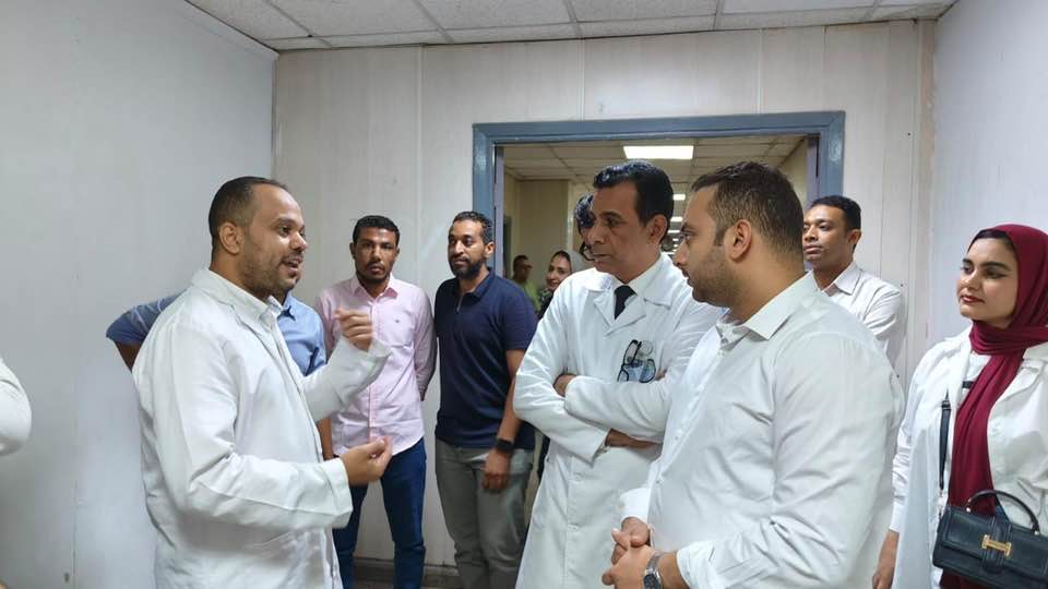 مدير الرعاية الصحية بالأقصر يتابع انتظام العمل داخل المجمع الطبي الدولي