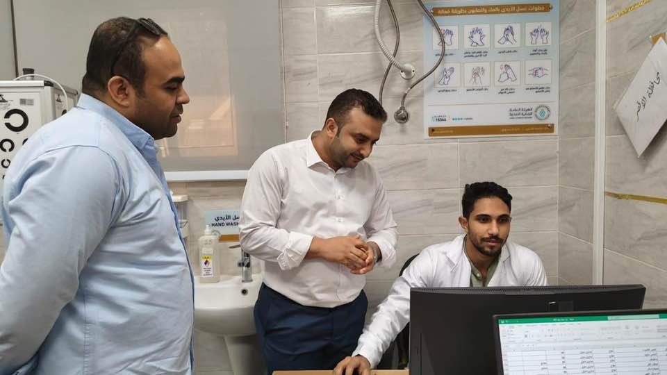 مدير الرعاية الصحية بالأقصر يتابع انتظام العمل داخل المجمع الطبي