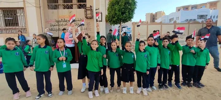 رفع علم مصر خلال طابور الصباح