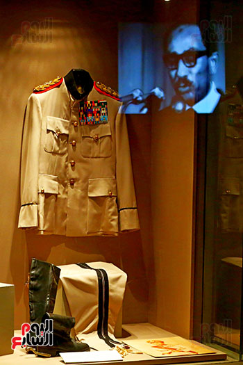 بدلة السادات العسكرية