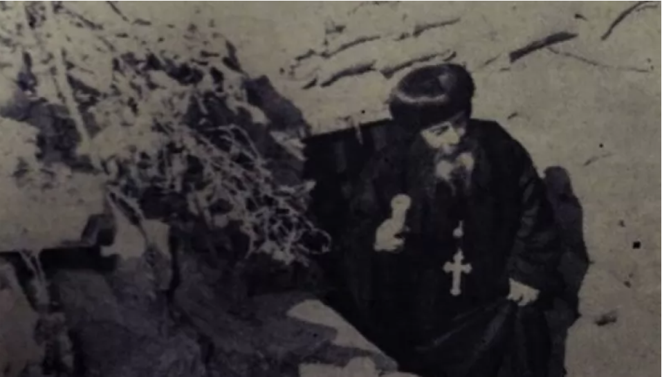 البابا شنودة فى أحد القواعد العسكرية قبل الحرب البابا شنودة فى أحد القواعد العسكرية قبل الحرب