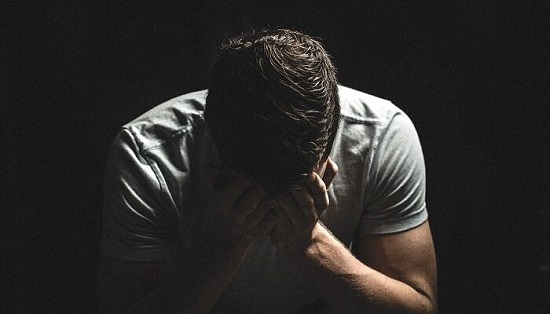 الشعور بالحزن الشعور بالحزن