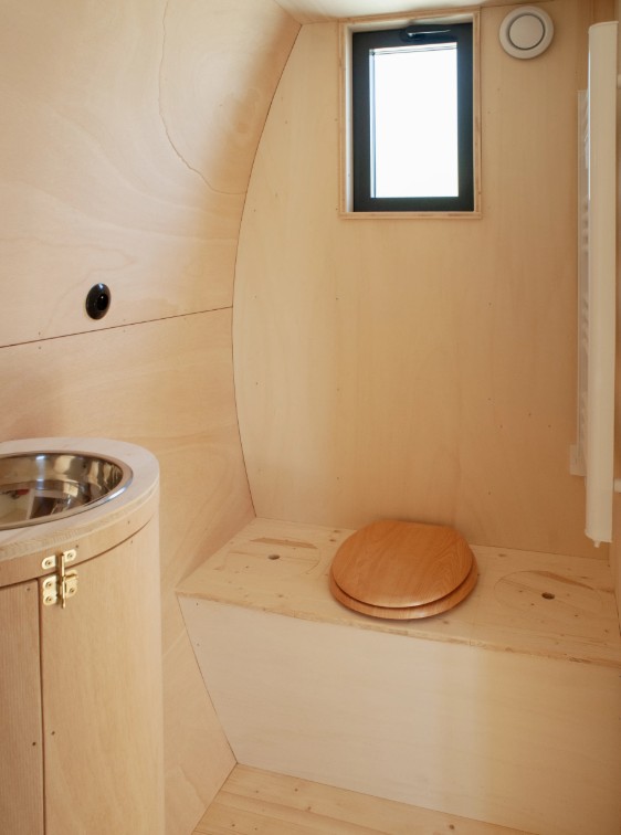 حمام صغير من الخشب 