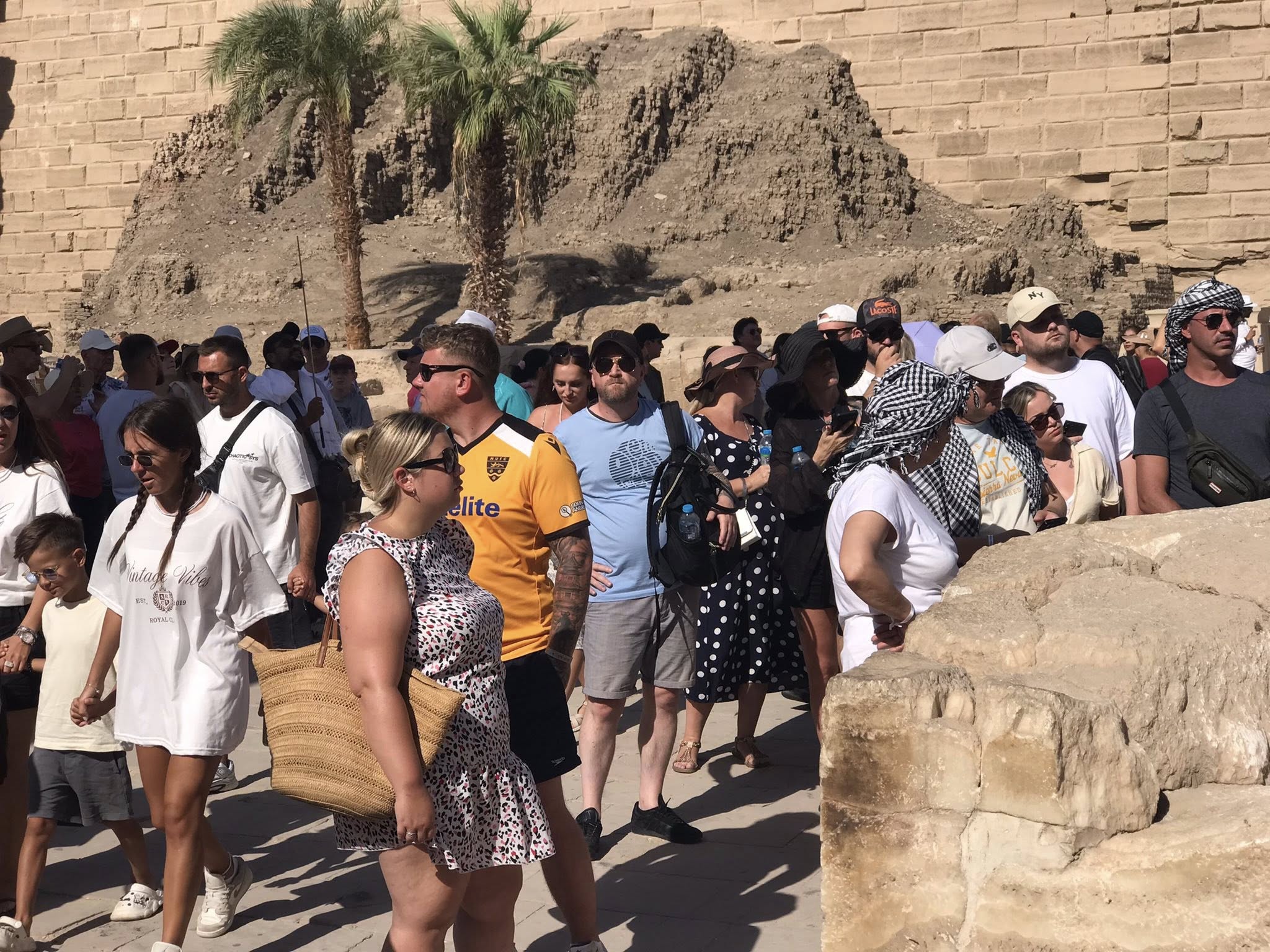 الإقبال السياحى الكبير فى معابد الأقصر الإقبال السياحى الكبير فى معابد الأقصر