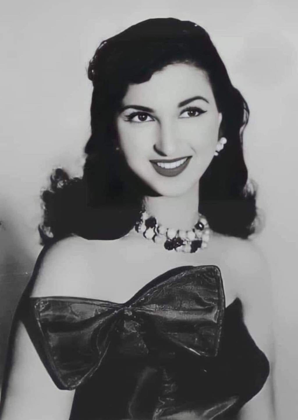 النجمة نعيمة عاكف النجمة نعيمة عاكف