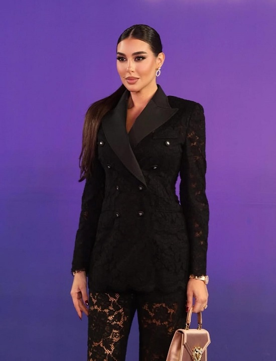 ياسمين صبري بدلة من الدانتيلا ياسمين صبري بدلة من الدانتيلا