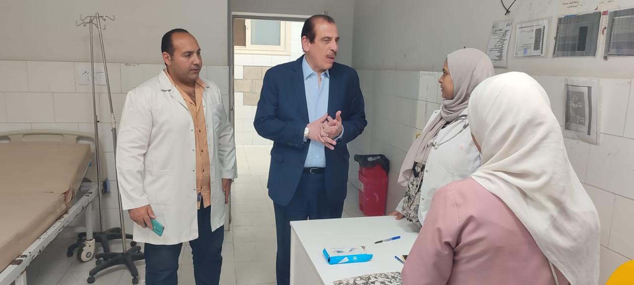 جولة ليلية مفاجئة لنائب الوزير بمستشفى أم المصريين
