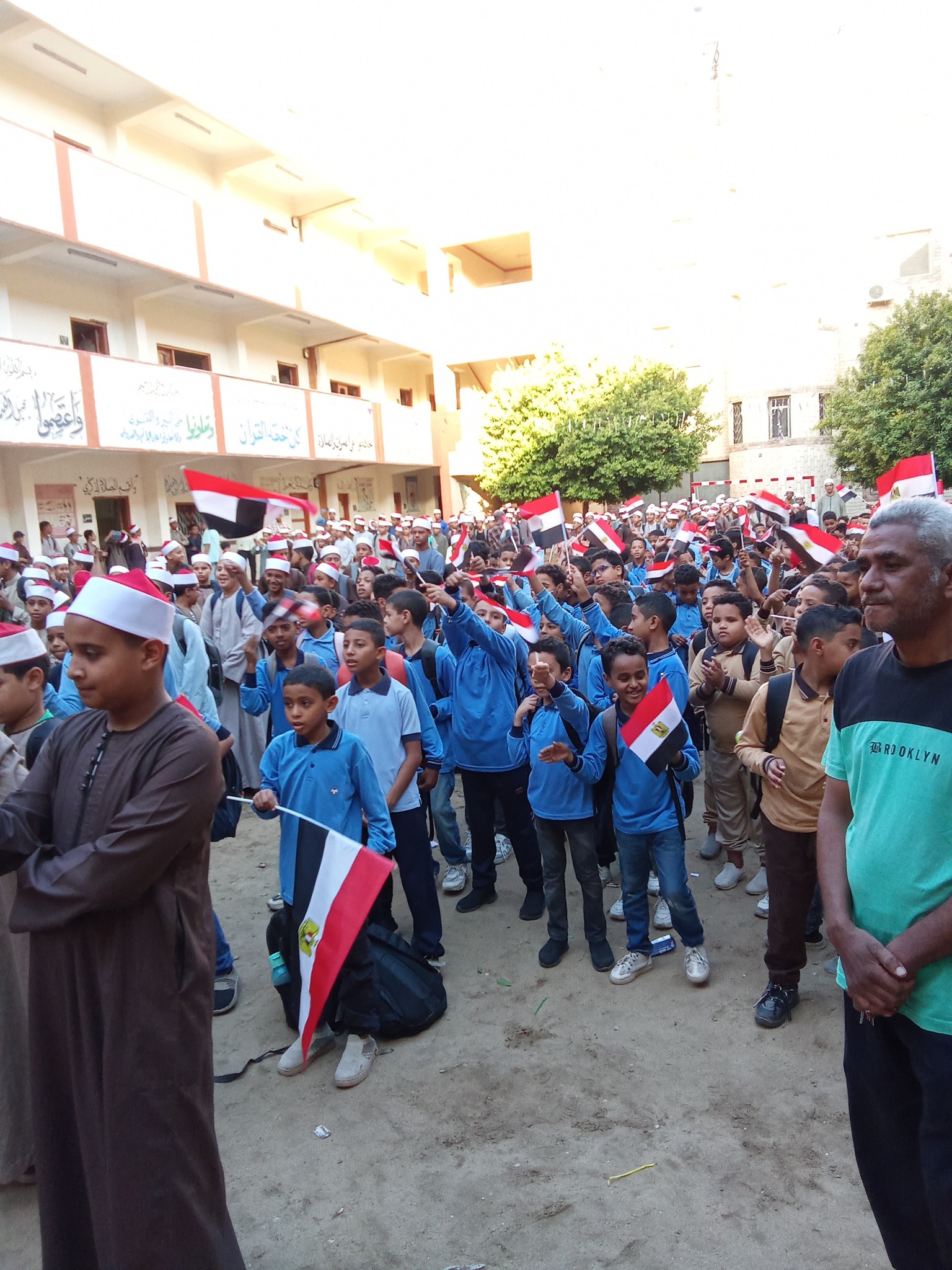 طلبة الأزهر الشريف بالأقصر يحتفلون بالذكرى 52 لإنتصارات أكتوبر