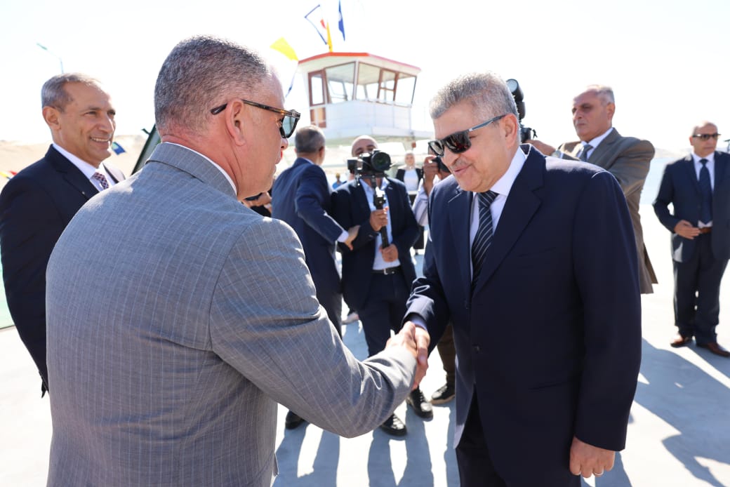 أسامة ربيع ومحافظ الإسماعيلية يشهدان افتتاح كوبرى الشهيد أمير عوض الله العائم (6)