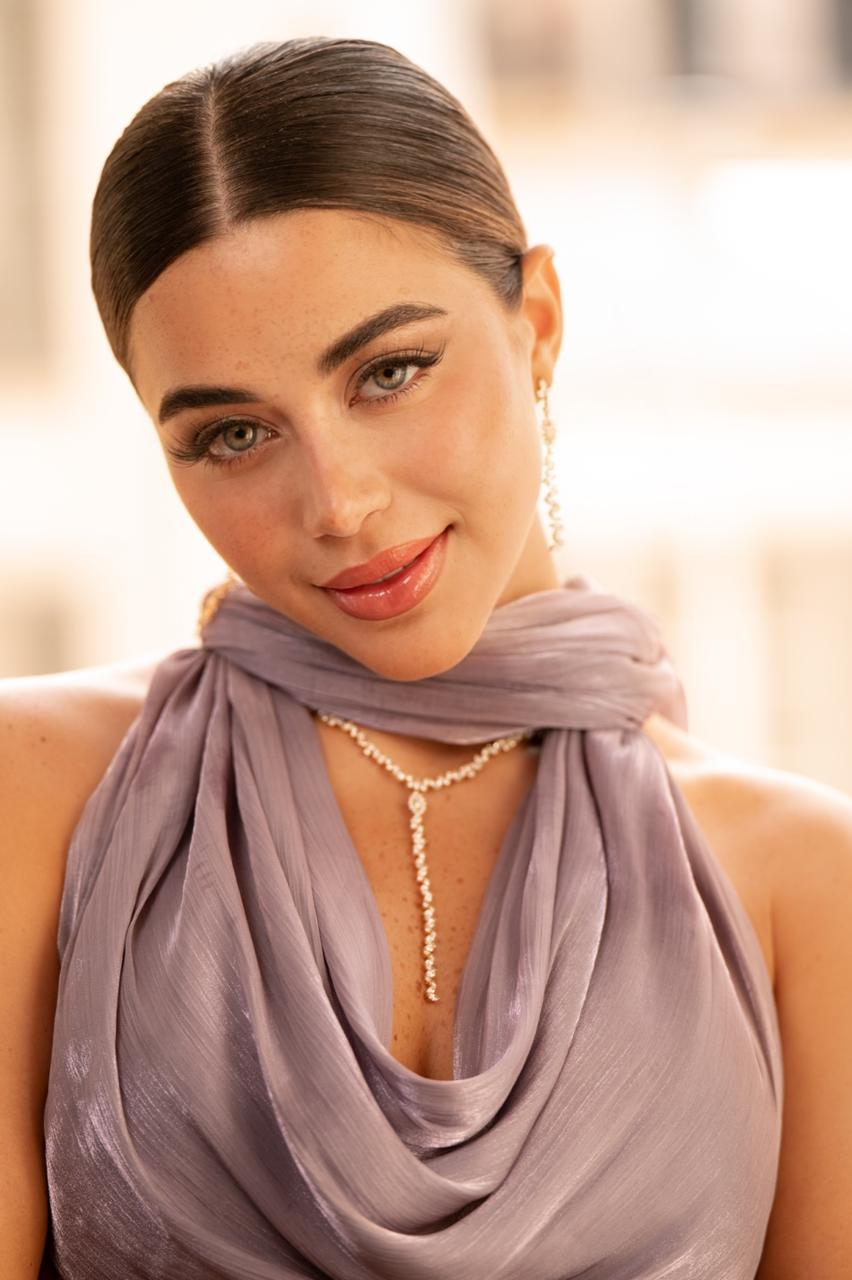 الفنانة يارا السكرى