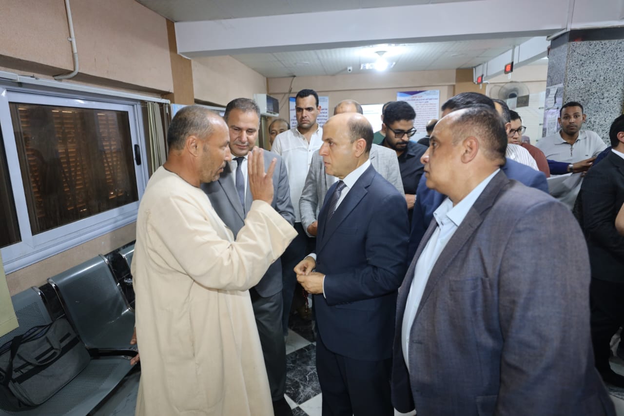 محافظ كفر الشيخ يستمع للمواطنين بالمركز التكنولوجي