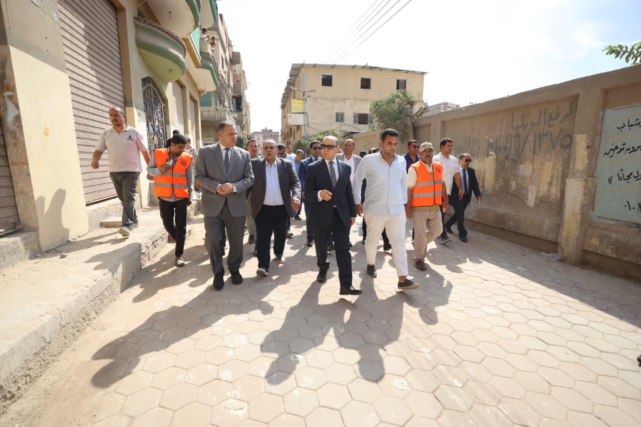 محافظ كفر الشيخ يتفقد الرصف بالأنترلوك