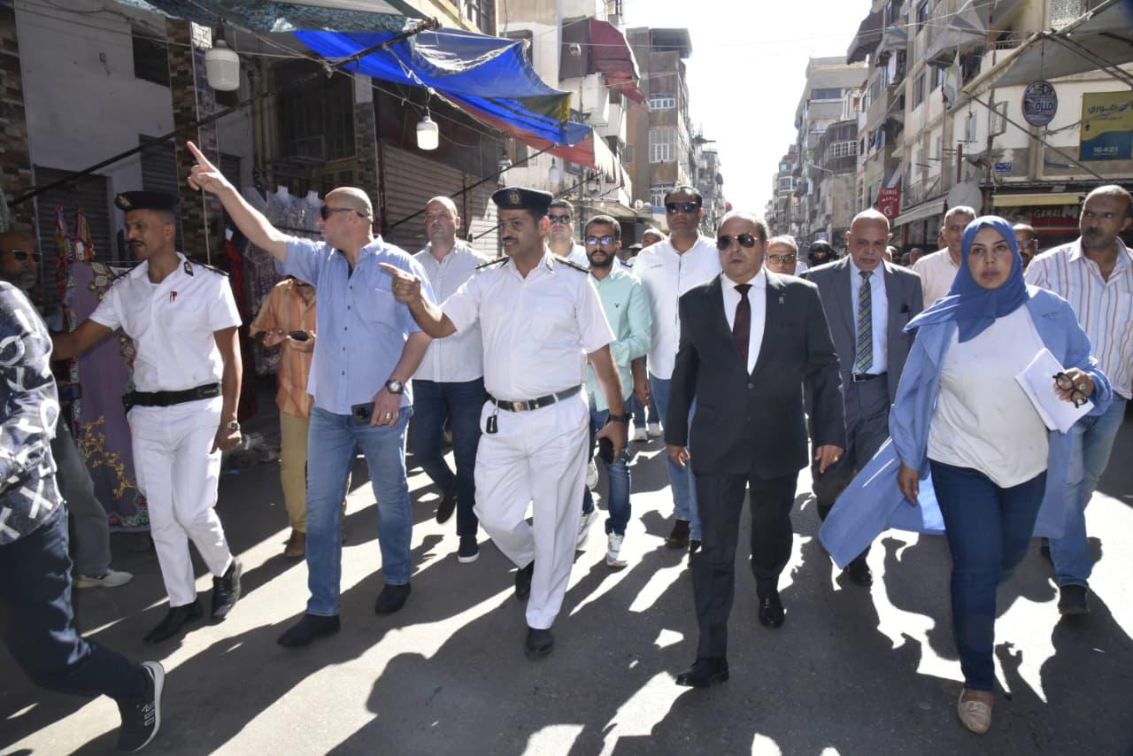 جولة من جولات المحافظ