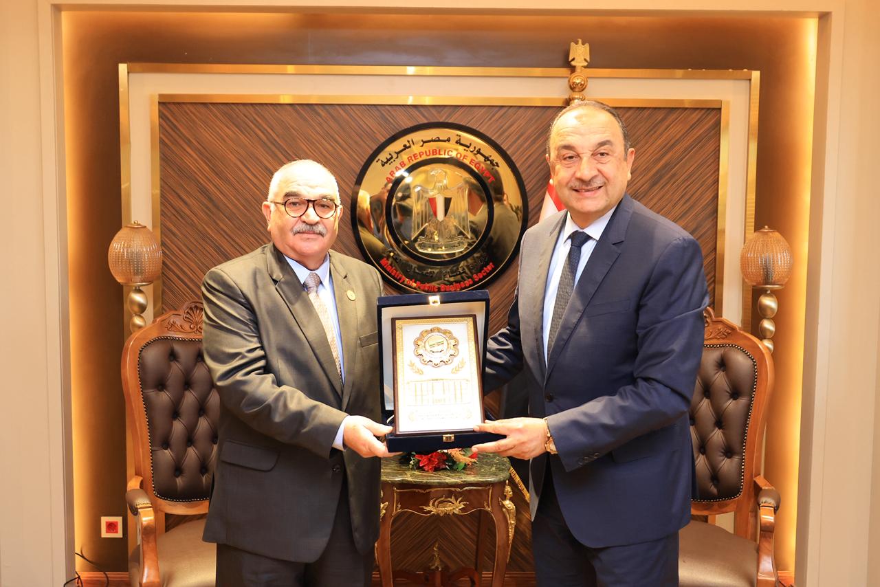 تسليم الدرع