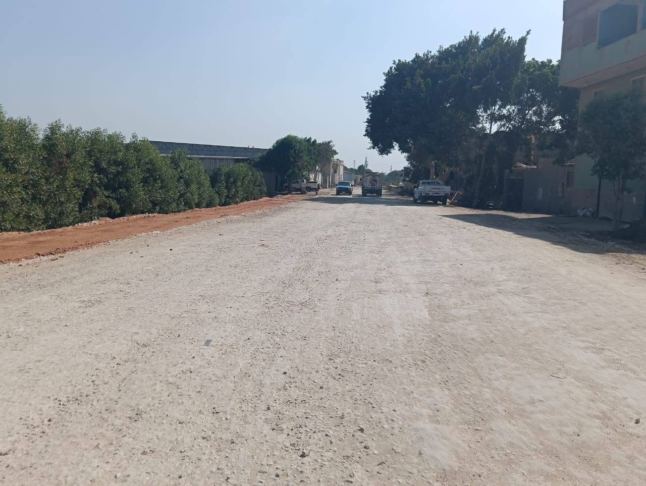 نائب محافظ الجيزة يتفقد أعمال تطوير ورصف طريق البراجيل كومبرة (5)