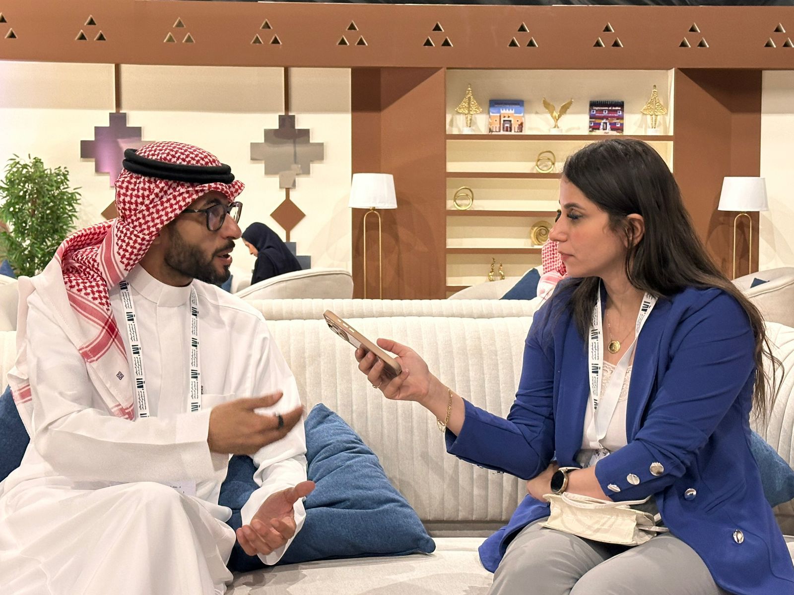 المدير العام للإدارة العامة للنشر والزميله بسنت جميل المدير العام للإدارة العامة للنشر والزميله بسنت جميل