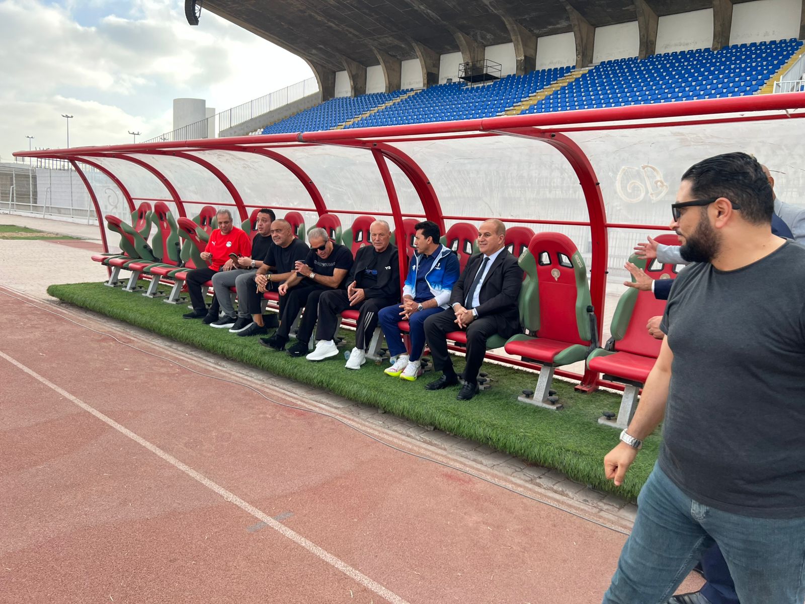 وزير الشباب والرياضة فى تدريب منتخب مصر  (1)
